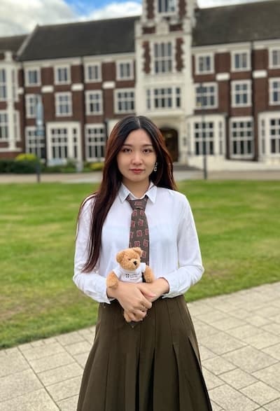 Jingyi Zhou